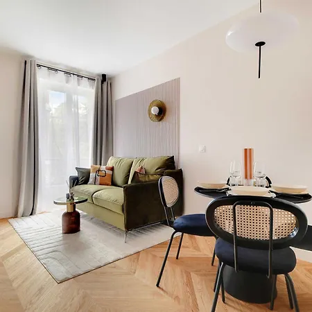 Cosy With Ac- Near Eiffel Tower